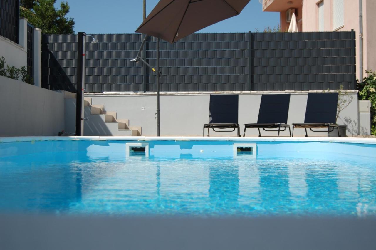 Nela & Sara - 2 Apartments With Heated Swimming Pool Seget Vranjica Exterior photo