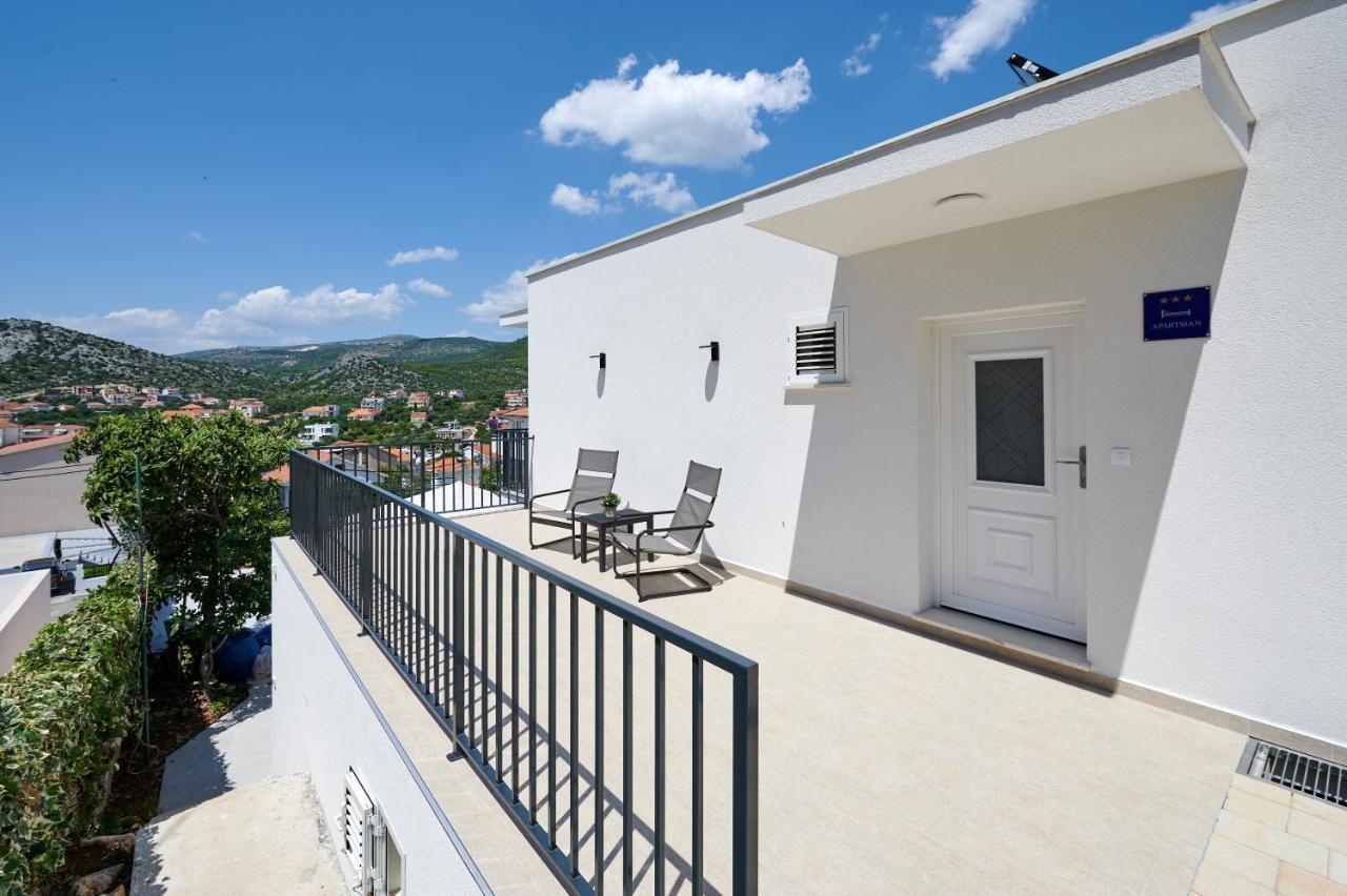 Nela & Sara - 2 Apartments With Heated Swimming Pool Seget Vranjica Exterior photo