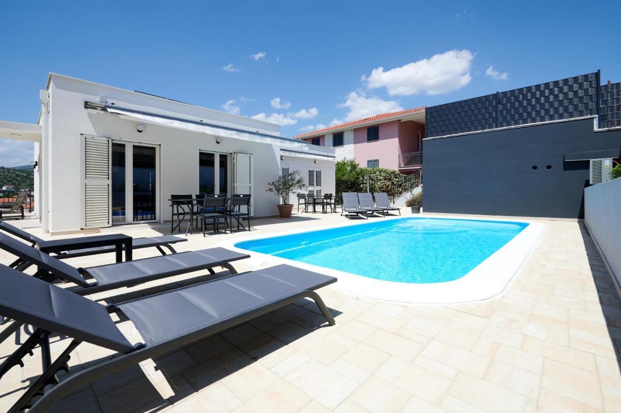Nela & Sara - 2 Apartments With Heated Swimming Pool Seget Vranjica Exterior photo