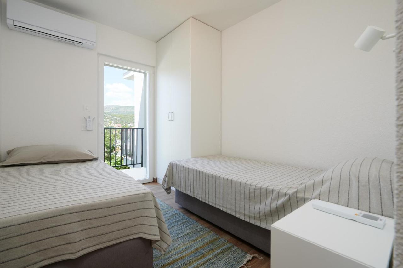 Nela & Sara - 2 Apartments With Heated Swimming Pool Seget Vranjica Exterior photo