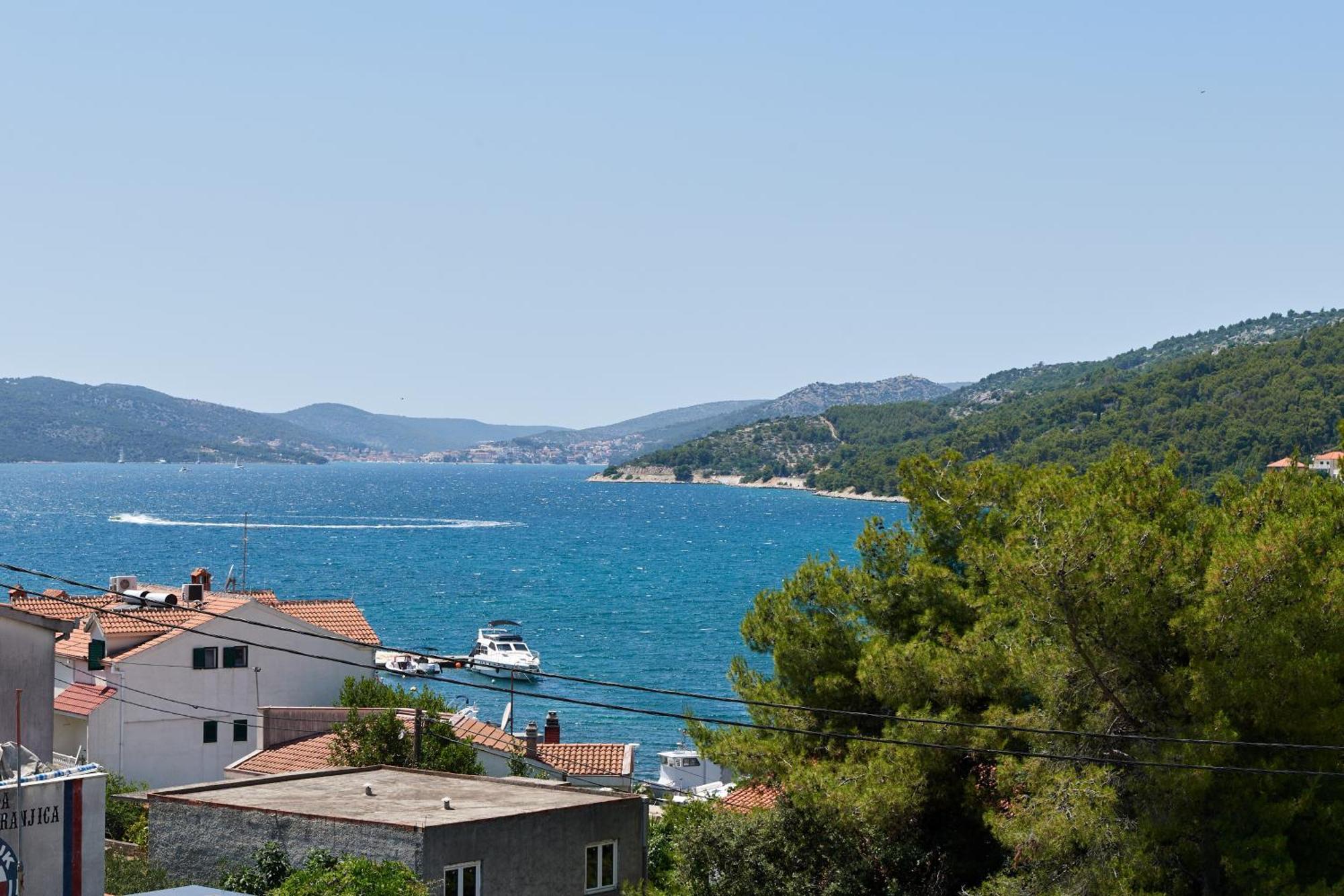 Nela & Sara - 2 Apartments With Heated Swimming Pool Seget Vranjica Exterior photo