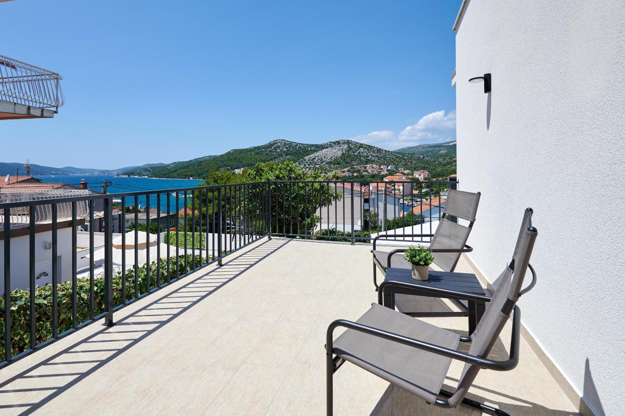 Nela & Sara - 2 Apartments With Heated Swimming Pool Seget Vranjica Exterior photo