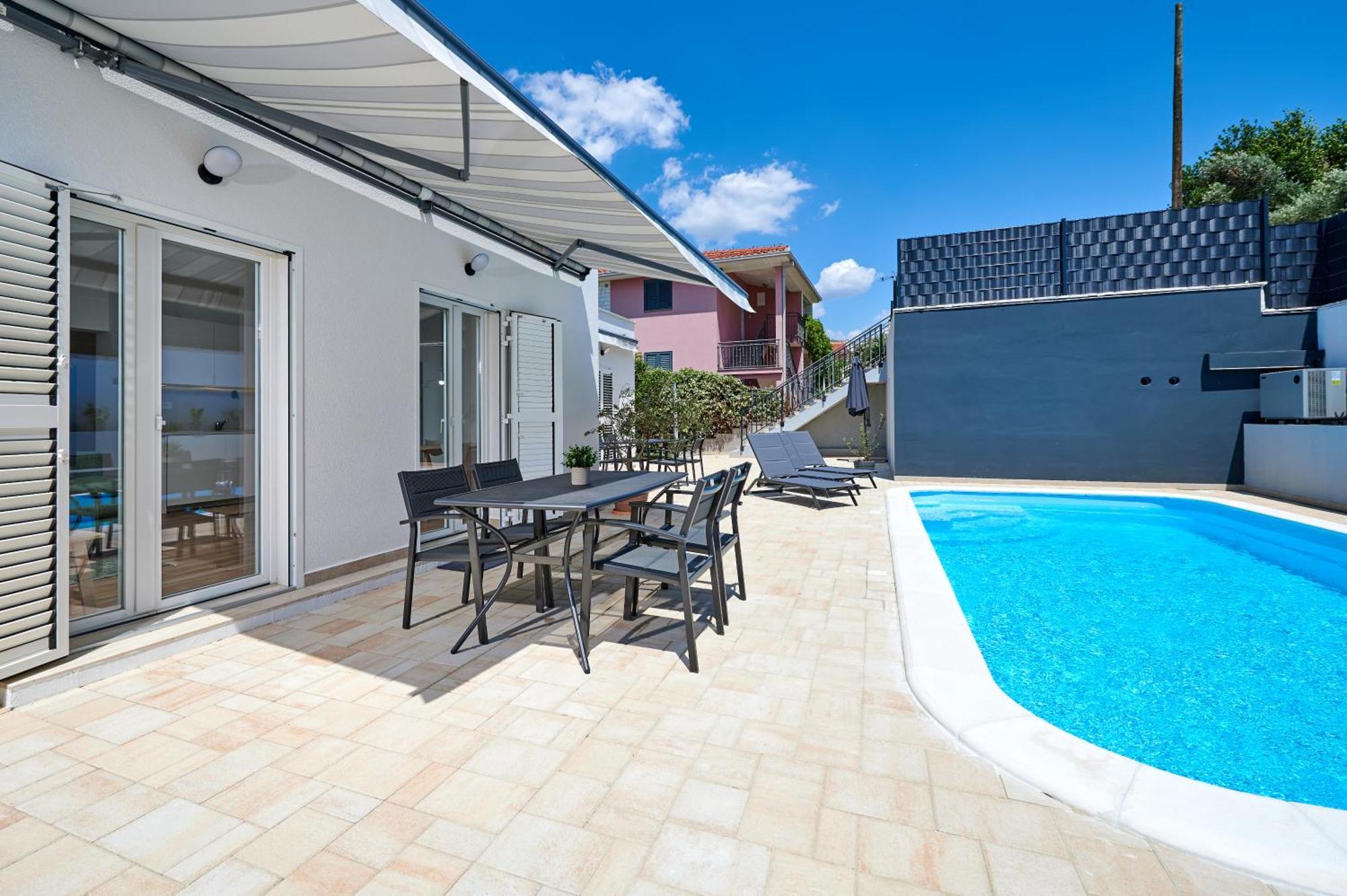 Nela & Sara - 2 Apartments With Heated Swimming Pool Seget Vranjica Exterior photo