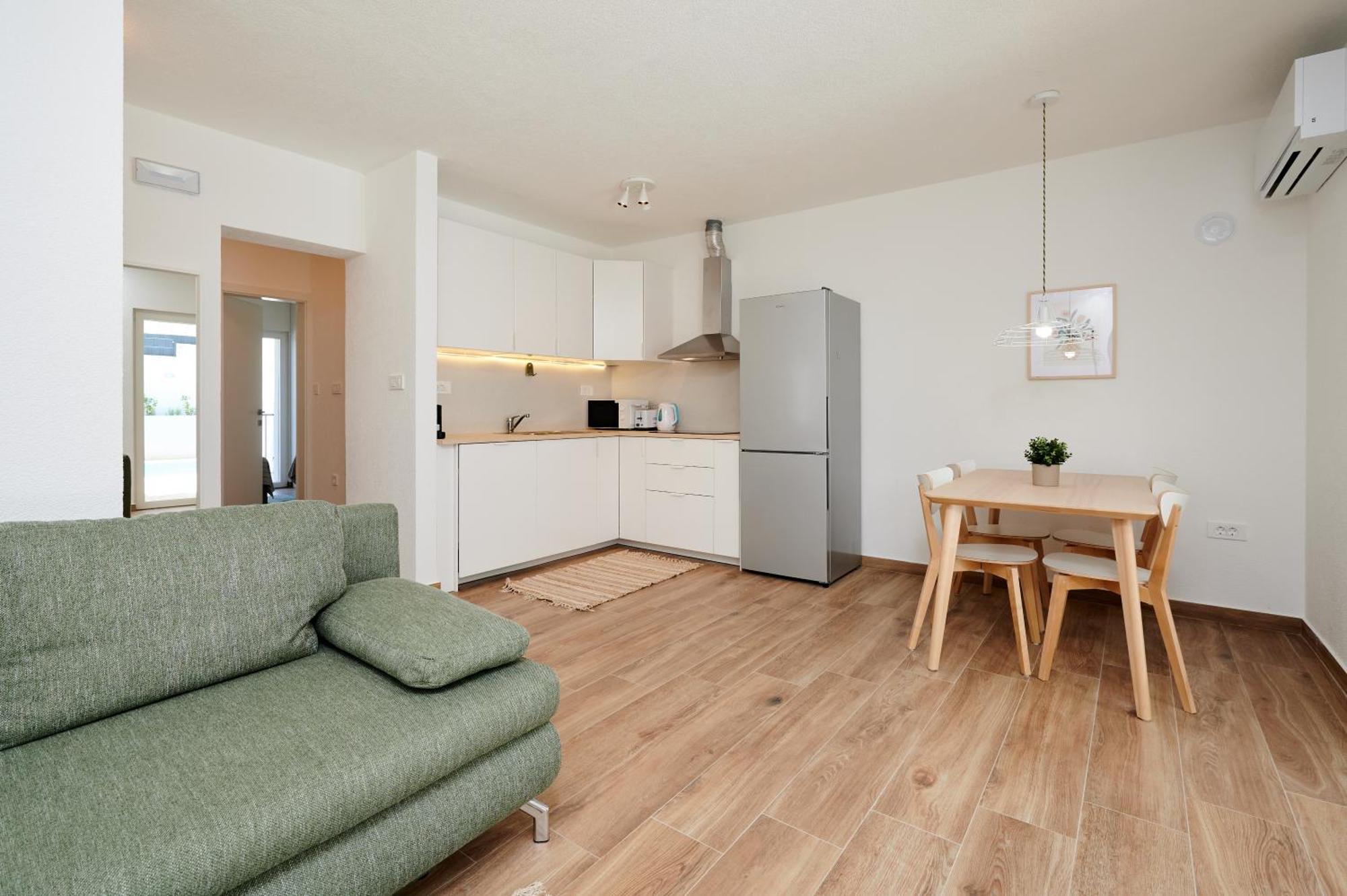 Nela & Sara - 2 Apartments With Heated Swimming Pool Seget Vranjica Exterior photo