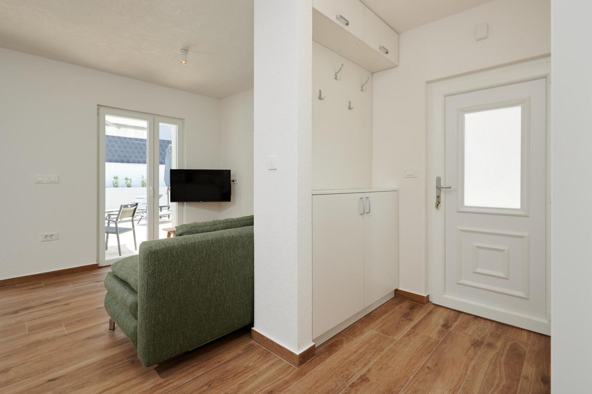 Nela & Sara - 2 Apartments With Heated Swimming Pool Seget Vranjica Exterior photo