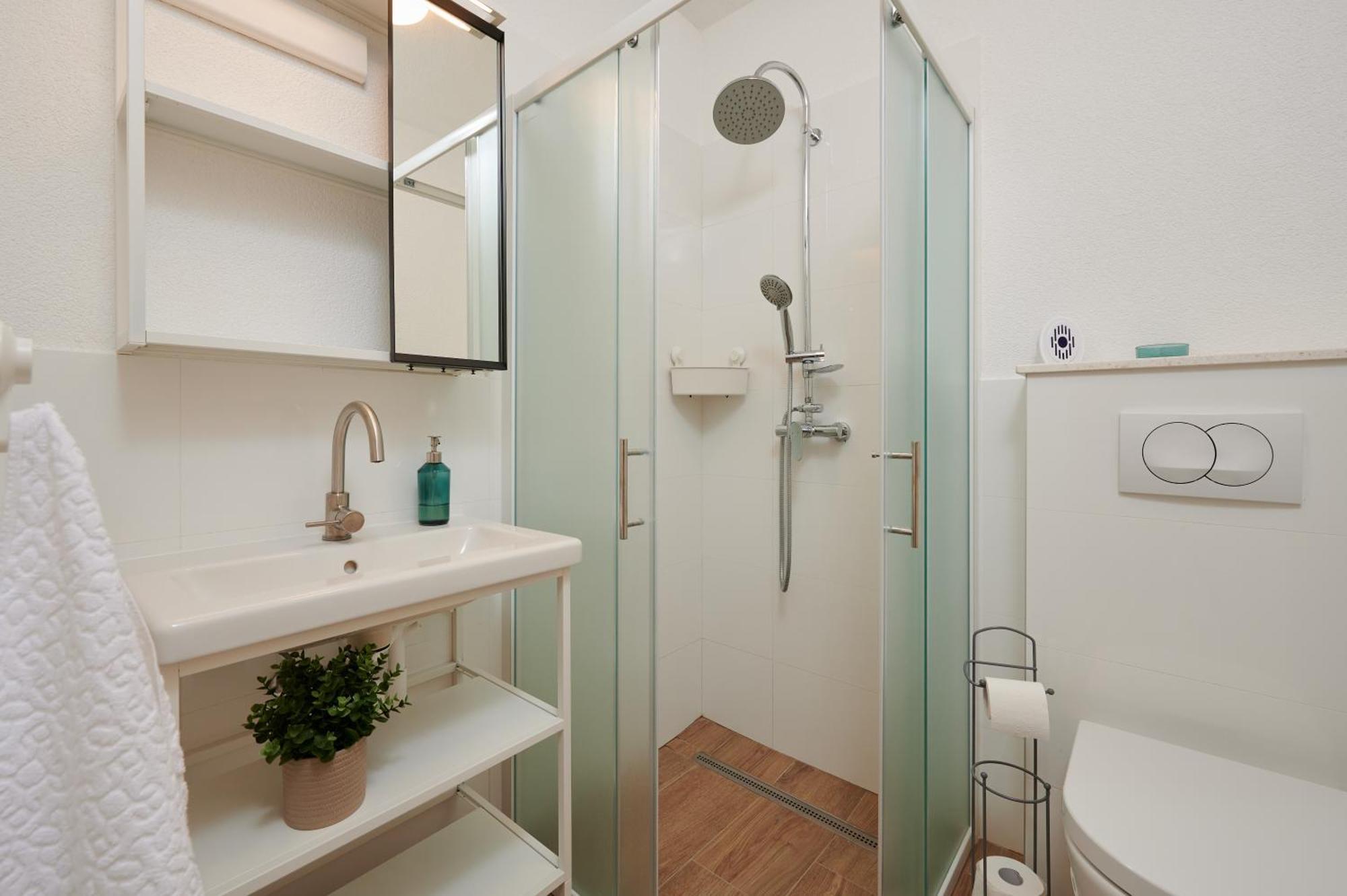 Nela & Sara - 2 Apartments With Heated Swimming Pool Seget Vranjica Exterior photo